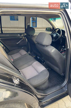 Хетчбек Volkswagen Golf 2000 в 