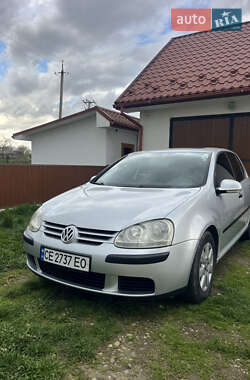 Хетчбек Volkswagen Golf 2004 в Чернівцях