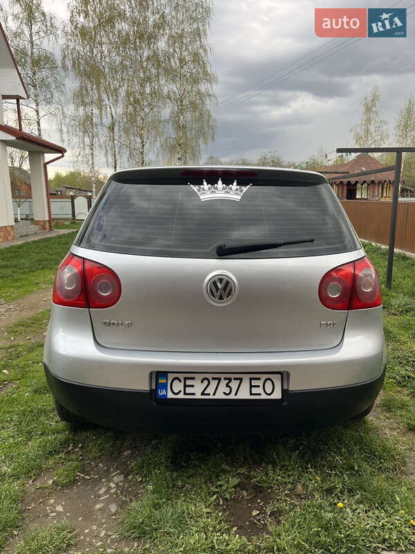 Хэтчбек Volkswagen Golf 2004 в Черновцах