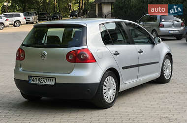 Хэтчбек Volkswagen Golf 2004 в 