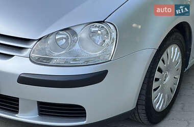 Хэтчбек Volkswagen Golf 2004 в 