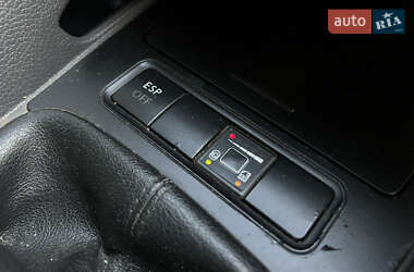 Хэтчбек Volkswagen Golf 2004 в 