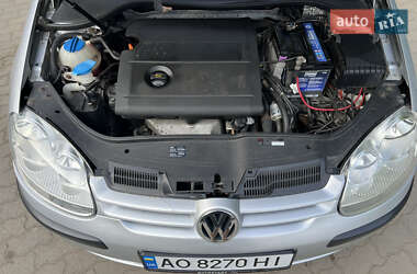 Хэтчбек Volkswagen Golf 2004 в 