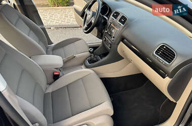 Хетчбек Volkswagen Golf 2012 в 