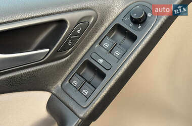 Хетчбек Volkswagen Golf 2012 в 