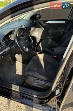 Хетчбек Volkswagen Golf 2010 в 