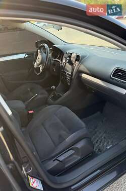 Хетчбек Volkswagen Golf 2010 в 