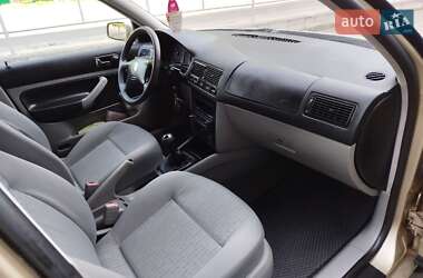 Универсал Volkswagen Golf 2001 в 