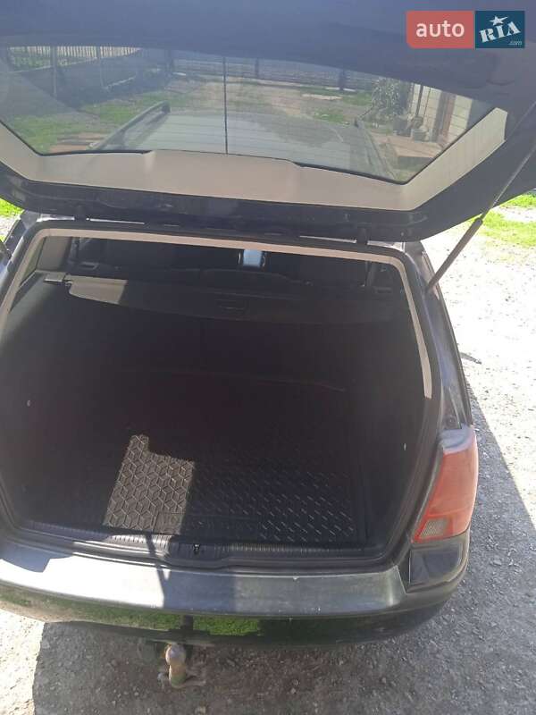 Універсал Volkswagen Golf 2001 в Тернополі