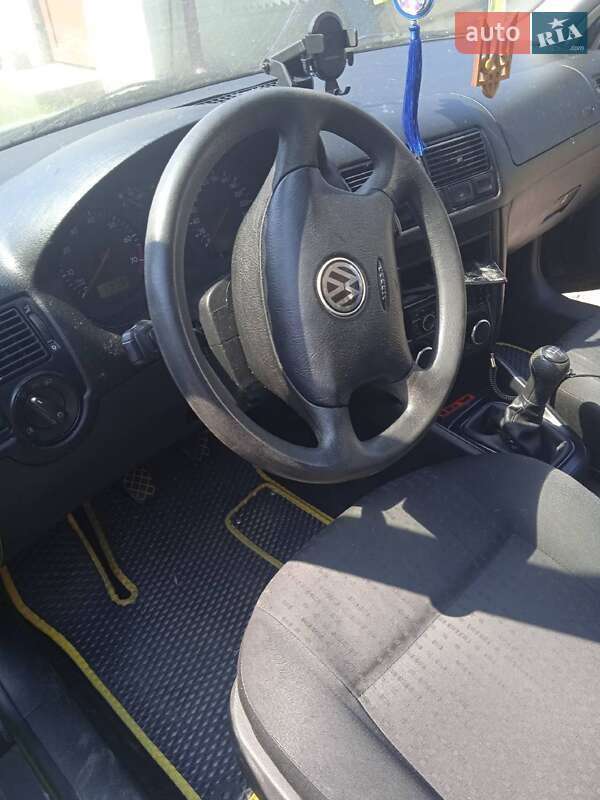 Універсал Volkswagen Golf 2001 в Тернополі