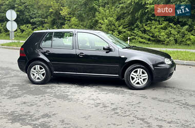Хэтчбек Volkswagen Golf 2002 в 