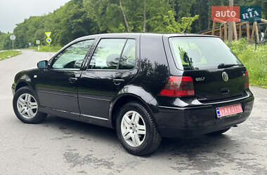 Хэтчбек Volkswagen Golf 2002 в 