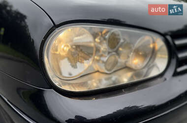 Хэтчбек Volkswagen Golf 2002 в 