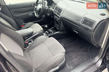 Хэтчбек Volkswagen Golf 2002 в 