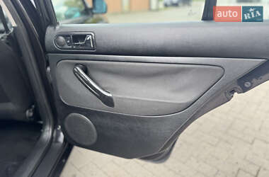 Хэтчбек Volkswagen Golf 2002 в 