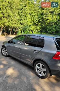 Хетчбек Volkswagen Golf 2008 в 