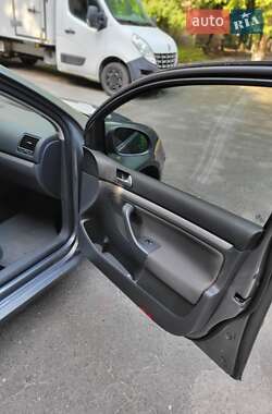 Хетчбек Volkswagen Golf 2008 в 