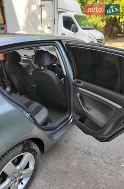 Хетчбек Volkswagen Golf 2008 в 