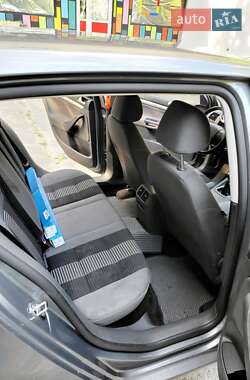 Хетчбек Volkswagen Golf 2008 в 