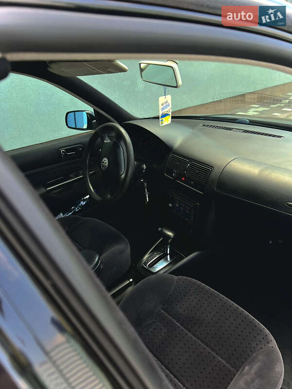 Хетчбек Volkswagen Golf 1999 в Чернівцях