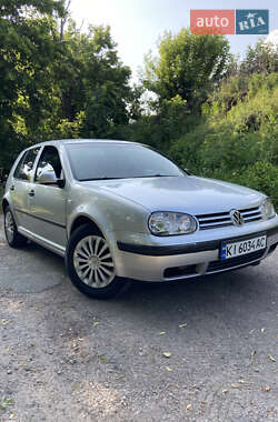 Хэтчбек Volkswagen Golf 2003 в Киеве