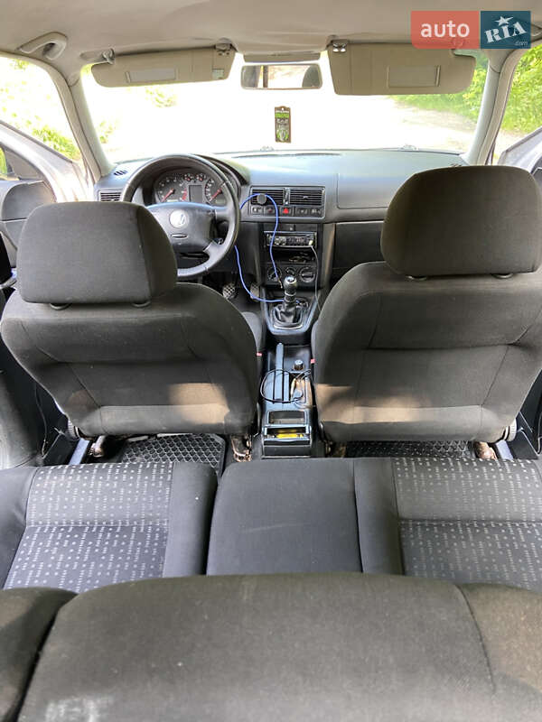 Хетчбек Volkswagen Golf 2003 в Києві