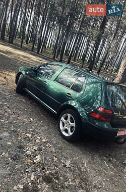Хетчбек Volkswagen Golf 2002 в 