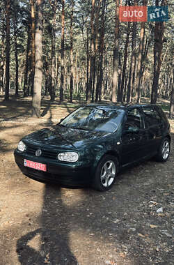 Хетчбек Volkswagen Golf 2002 в 