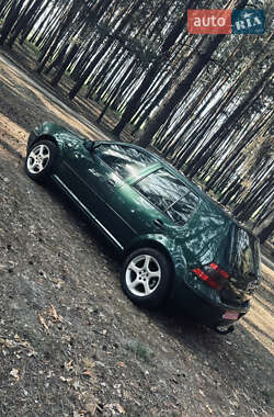 Хетчбек Volkswagen Golf 2002 в 