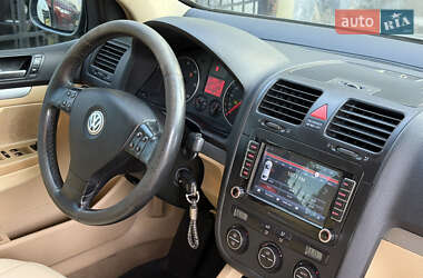 Хэтчбек Volkswagen Golf 2005 в 
