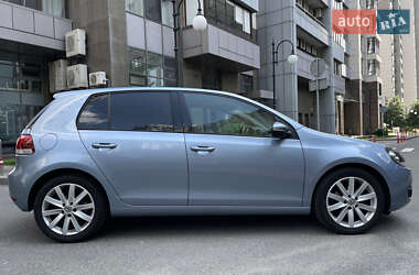 Хэтчбек Volkswagen Golf 2009 в 