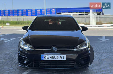 Хэтчбек Volkswagen Golf 2015 в 