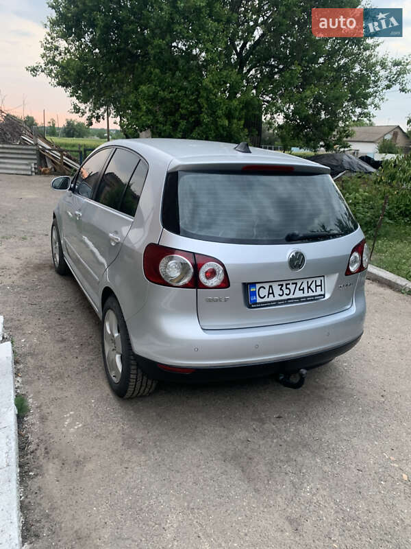 Хэтчбек Volkswagen Golf 2005 в Александровке