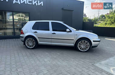 Хетчбек Volkswagen Golf 2003 в Львові