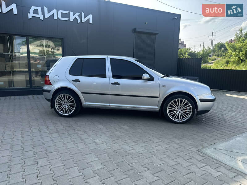Volkswagen Golf 2003
