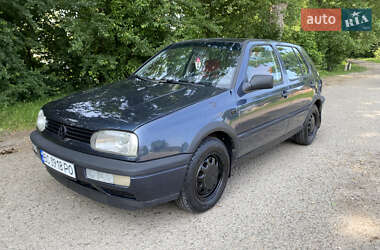 Хэтчбек Volkswagen Golf 1995 в Стрые