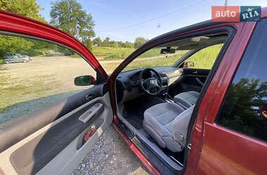 Хэтчбек Volkswagen Golf 1998 в 