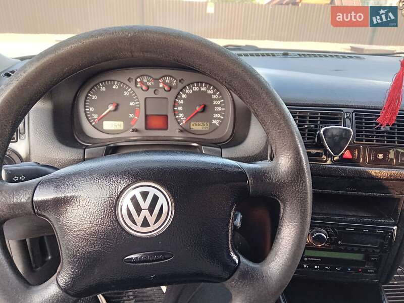 Хэтчбек Volkswagen Golf 2000 в Хмельницком