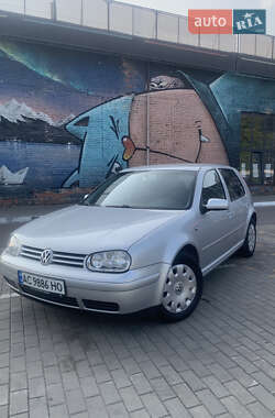 Хетчбек Volkswagen Golf 2003 в 