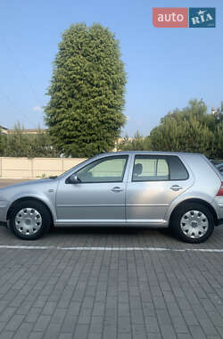 Хетчбек Volkswagen Golf 2003 в 