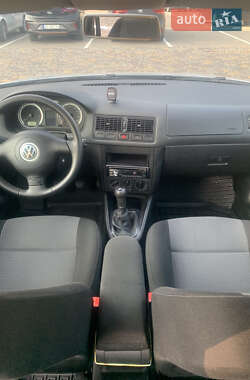Хетчбек Volkswagen Golf 2003 в 