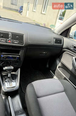 Універсал Volkswagen Golf 2000 в 
