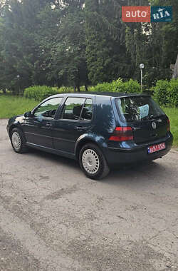 Хэтчбек Volkswagen Golf 2001 в 