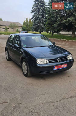 Хетчбек Volkswagen Golf 2001 в Луцьку