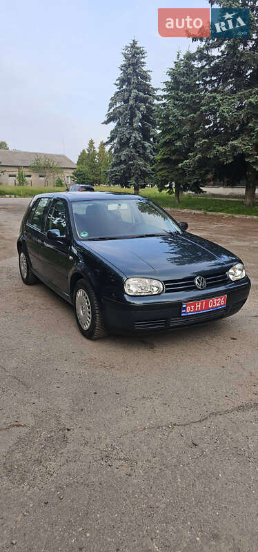 Хэтчбек Volkswagen Golf 2001 в 