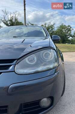 Хэтчбек Volkswagen Golf 2004 в 