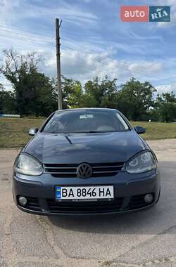 Хэтчбек Volkswagen Golf 2004 в 