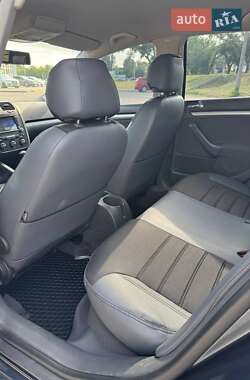 Хэтчбек Volkswagen Golf 2004 в 