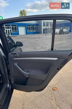 Хэтчбек Volkswagen Golf 2004 в 