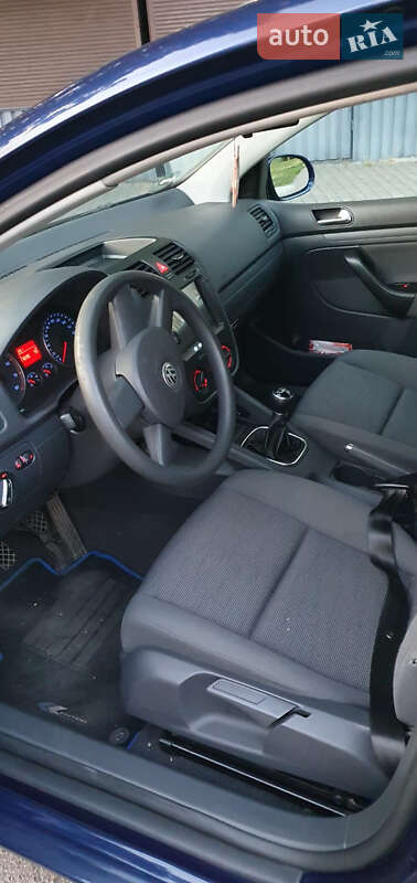 Хэтчбек Volkswagen Golf 2005 в Днепре